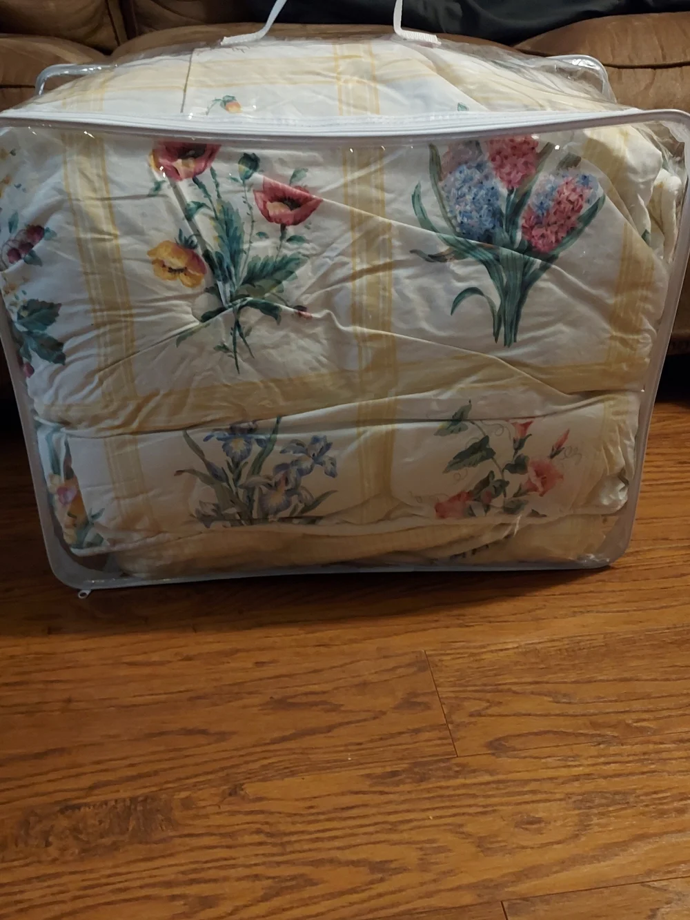 Floral Patchwork Comforter in Yellow and White